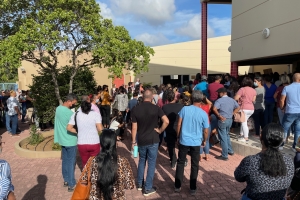 Grupo grandi di docente a protesta y reuni den ora di trabou na Simar awe mainta  