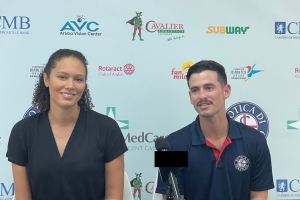 Botica di Servicio a otorga check grandi na Fundacion Diabetis Aruba