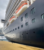 APA a yama bonbini na bapor crucero  “Rotterdam” na Aruba