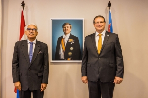 Gobernador Suplente di Aruba S.E. Agustin Vrolijk a huramenta