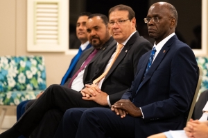 Gobernador Boekhoudt a asisti na reunion di directiva y symposium DCNA na Corsou 