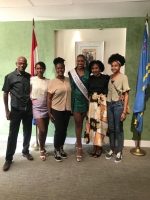 Thessaly Zimmerman a bolbe Aruba despues di a sali den 10 finalistanan di Miss Universo