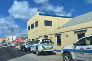 Warda di polis di Playa ta muda pa edificio di ex Codemsa