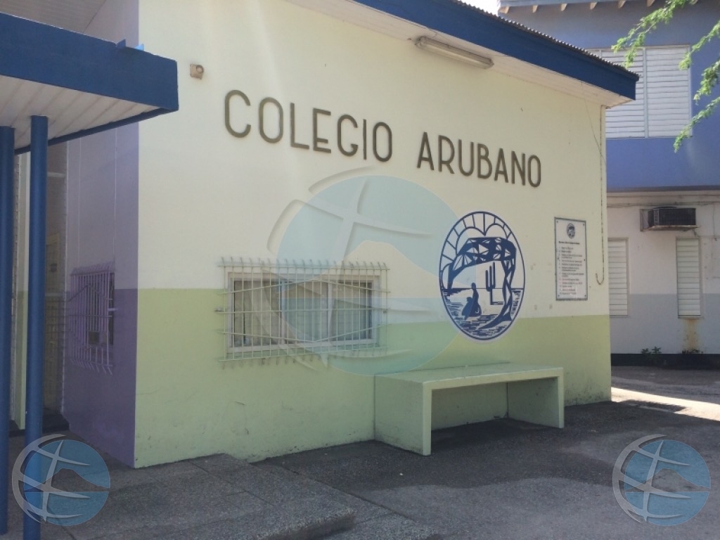 SIMAR: Grupo grandi di docente di Colegio Arubano lo protesta diaranson