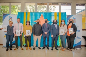 Gobierno a reconoce 18 profesional di sector publico via registro di AruBIG