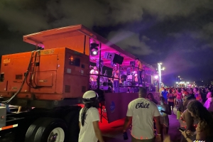 Aruba a tene su Parada Nacional di Luz diasabra anochi 