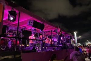Aruba a tene su Parada Nacional di Luz diasabra anochi 