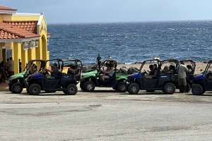 Otro fin di siman repleto cu turista riba ATV’s y UTV’s traficando rond di Aruba-