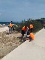 Voluntarionan a repara luznan destrui riba e Malmok Walk way