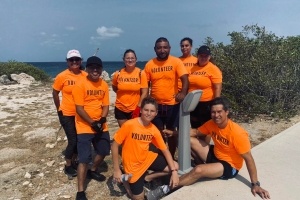 Voluntarionan a repara luznan destrui riba e Malmok Walk way