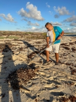 Aruba One Happy Island Lions Club a tene un Beach Clean up   
