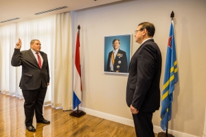 Gobernador di Aruba a huramenta dos miembro nobo di Algemene Rekenkamer Aruba  