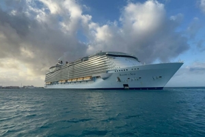 Cu saludo di awa, Aruba a yama un di e barconan crucero mas grandi di mundo, bon bini awe!