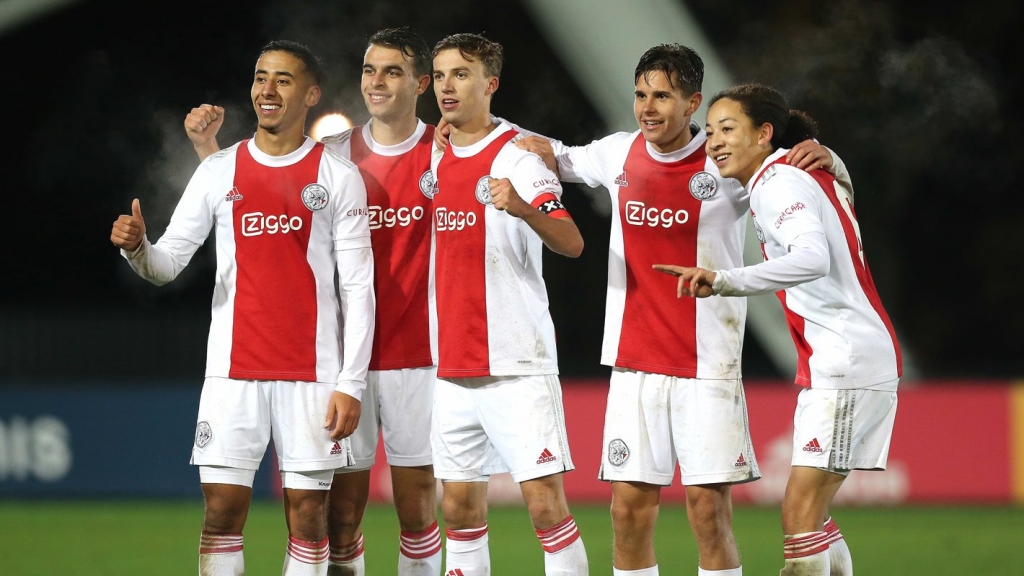 AFC Ajax ta bishita Corsou pa hunga contra team Corsou