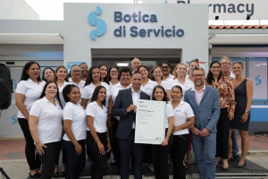 Botica di Servicio Eagle ta e prome botica na Aruba cu ta certifica