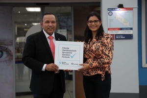 Botica di Servicio Eagle ta e prome botica na Aruba cu ta certifica