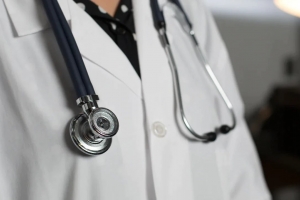 AZV a contrata dos dokter di cas nobo pa su aseguradonan