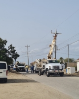 Truck di sushi ta alcansa poste di luz y causa interupcion di coriente pa henter un bario