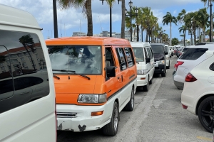 Chauffeurnan di autobus a pidi aumento di tarifa per direct 