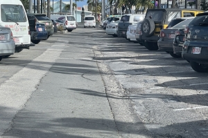 Parkinglot dilanti Bestuurskantoor ta mahos bista y peligroso 