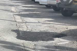 Parkinglot dilanti Bestuurskantoor ta mahos bista y peligroso 