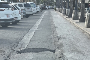 Parkinglot dilanti Bestuurskantoor ta mahos bista y peligroso 