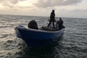 Wardacosta a intercepta mas cu 400 kilo di droga riba boto pa Aruba