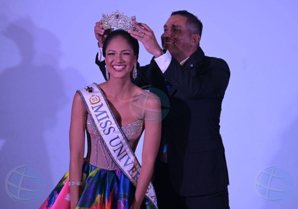Kiara Arends corona como Miss Universe Aruba 2022