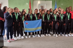 Seleccion U15 di Aruba a bolbe Aruba como subcampeon 2022 Concacaf Girls Under 15 Championship   