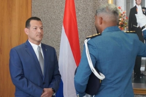 Alto Comisario nobo di Aruba a huramenta dilanti minister 