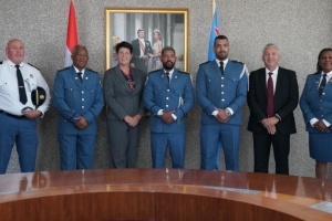 Alto Comisario nobo di Aruba a huramenta dilanti minister 