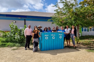 UNESCO Schools Aruba Consortium a ricibi nan waste bins  oficialmente  