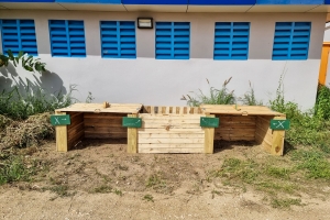 UNESCO Schools Aruba Consortium a ricibi nan waste bins  oficialmente  