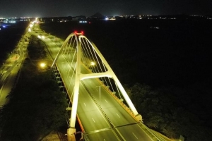 A keda cla cu iluminacion di brug di Green Corridor