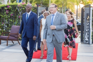 Gobernador di Aruba a tene recepcion di despedida pa Gobernador saliente di St Maarten