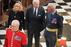 Entiero impresionante e historico di Reina Elizabeth II 