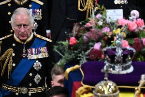 Entiero impresionante e historico di Reina Elizabeth II 