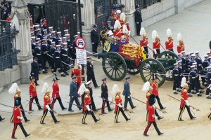 Entiero impresionante e historico di Reina Elizabeth II 