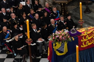 Entiero impresionante e historico di Reina Elizabeth II 