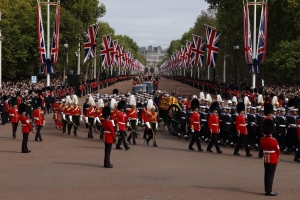 Entiero impresionante e historico di Reina Elizabeth II 