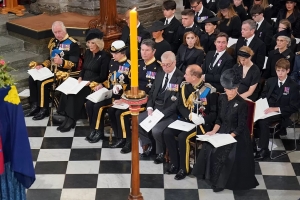 Entiero impresionante e historico di Reina Elizabeth II 
