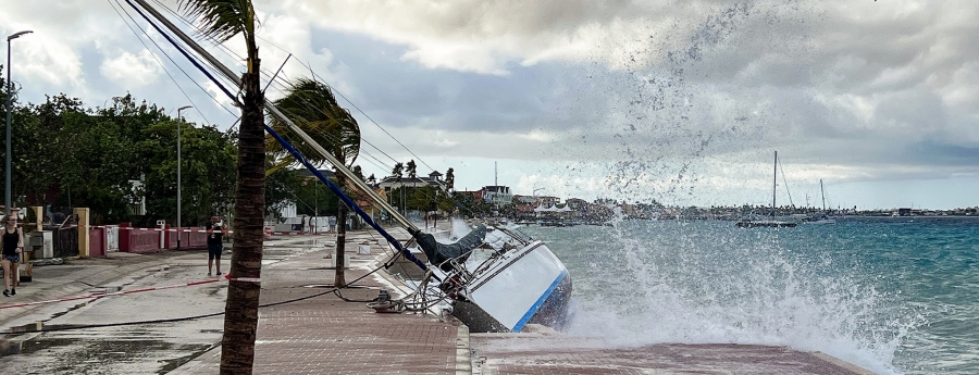 E ola tropical a laga su marca atras na Bonaire 