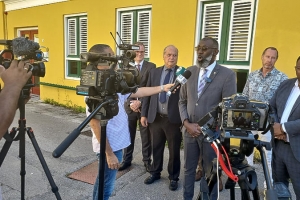 Corsou ta bai Gobierno di Reino ku asunto di KLM