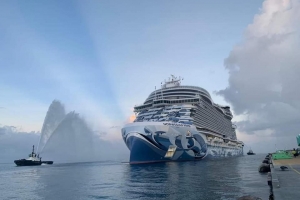 Aruba a ricibi e prome bishita di barco crucero Norwegian Prima