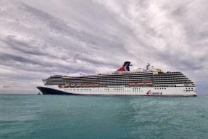 Barco Crucero Carnival Spirit ta bishita Aruba pa prome biaha awe 