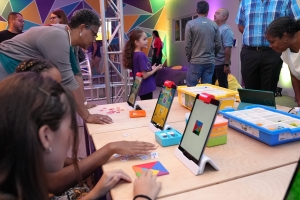 Colegio Sagrado Curazon ta cede di Aruba su prome Tech Lab  