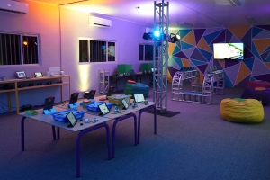 Colegio Sagrado Curazon ta cede di Aruba su prome Tech Lab  