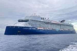 E barco crucero Celebrity Beyond a yega Aruba pa prome biaha awe