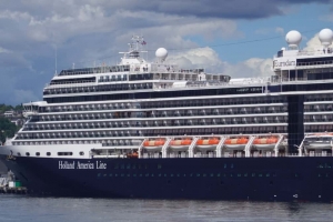 Dos barco crucero cu tabata na Aruba, ta keda riba laman mas largo debi na horcan Lisa