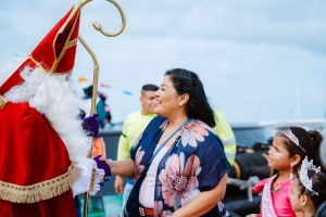 Aruba a yama Sinterklaas y su pietnan bon bini atrobe despues di 2 aña 